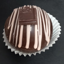 Load image into Gallery viewer, Dk Choc Raspberry w/raspberry cocoa