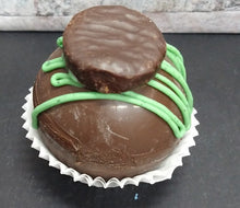 Load image into Gallery viewer, York Peppermint Patty w/York peppermint cocoa
